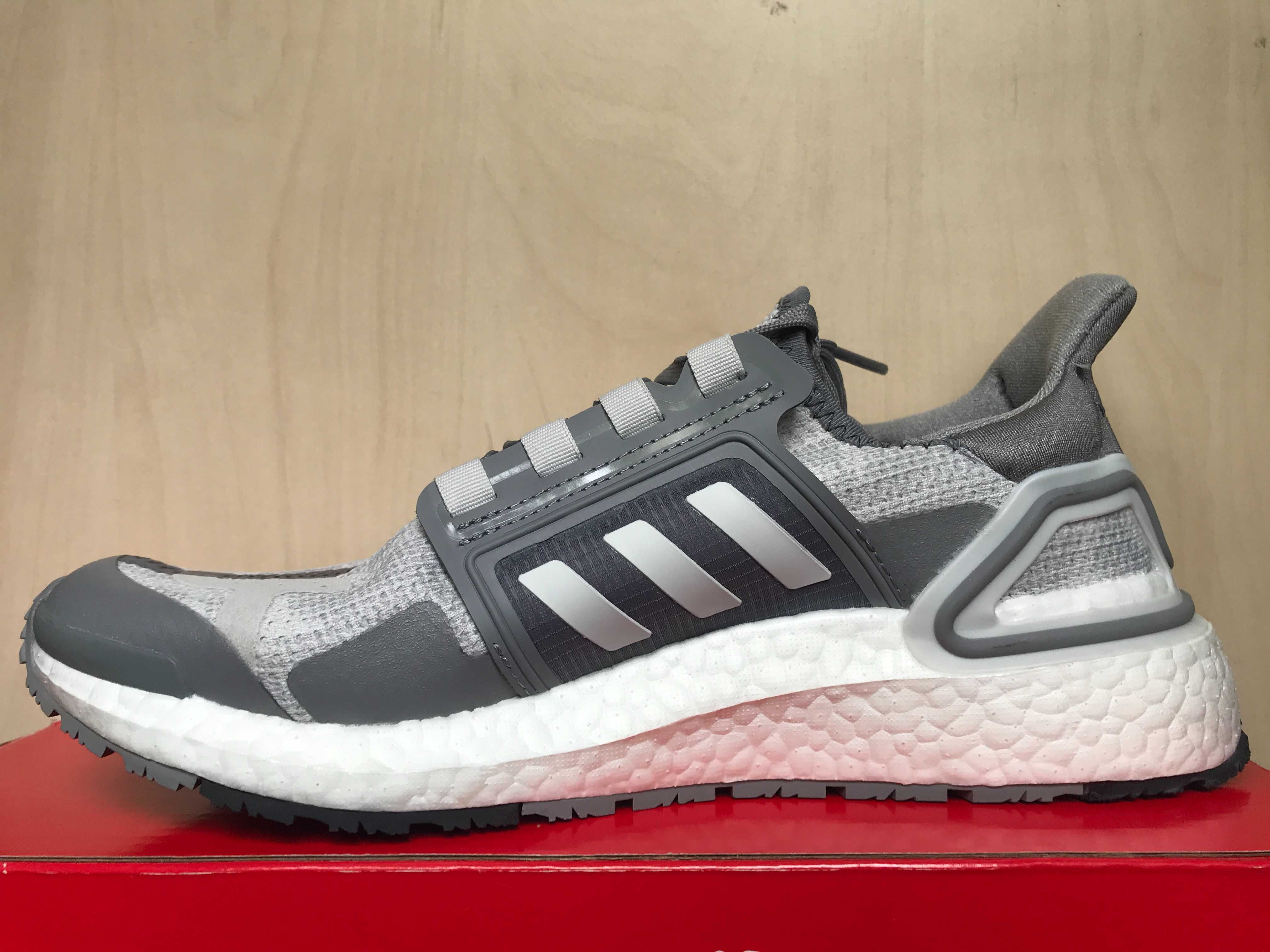 ADIDAS ULTRABOOST ,marimea 39 1/3 , noi, originali, unisex