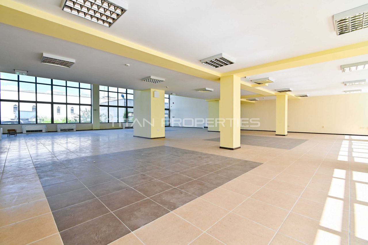 Продава се Офис в София, 7-ми 11-ти километър - 5681 кв.м за 1330 €/кв.м - Снимка #1