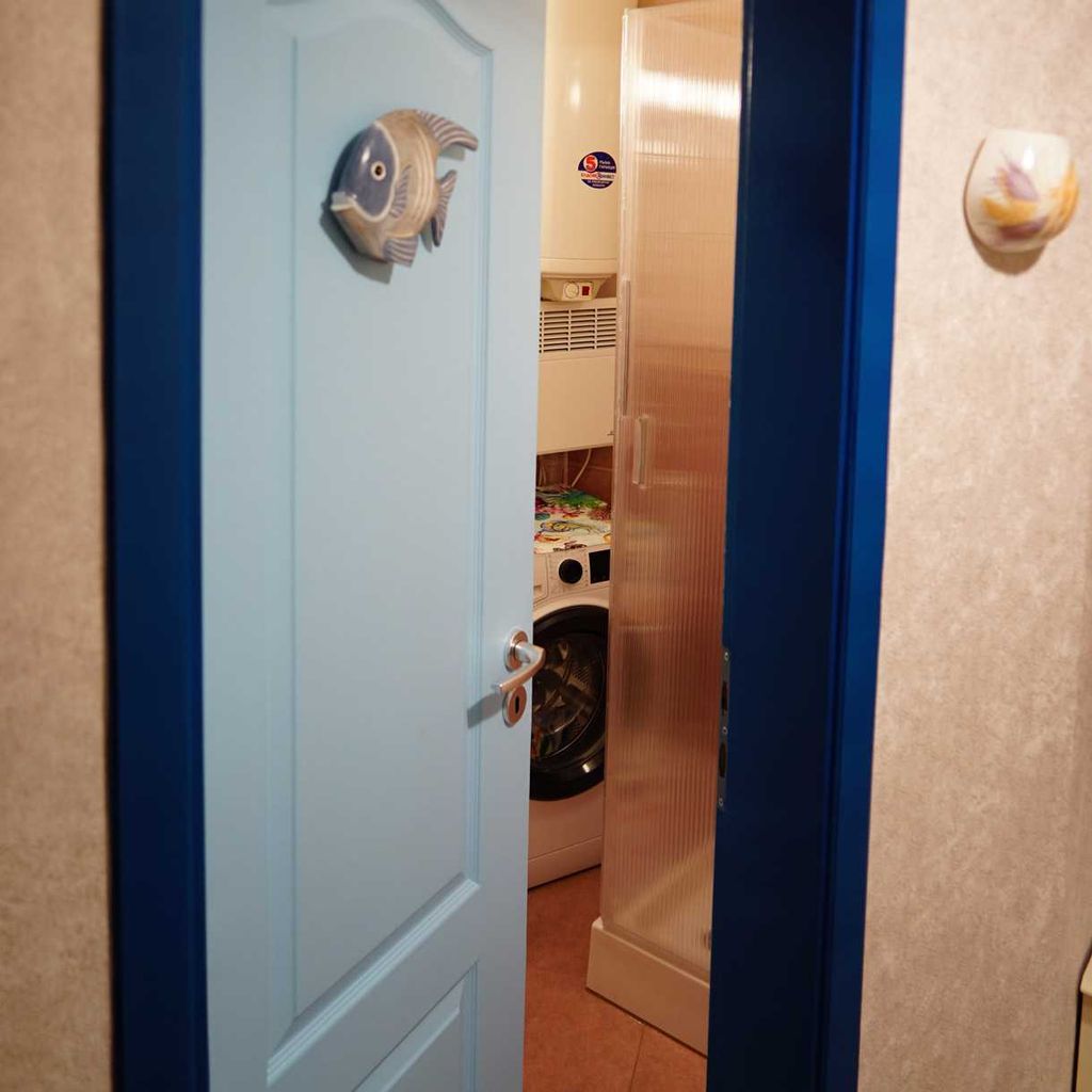 Дава се под наем Двустаен апартамент в Карлово - 59 кв.м за 433.5 € - Снимка #18