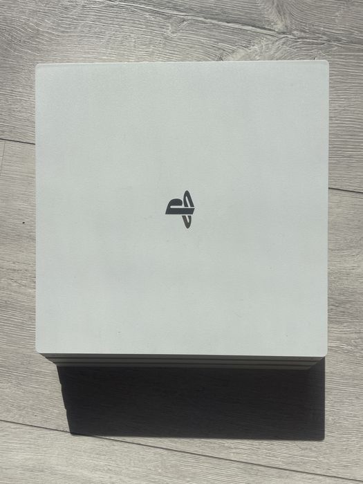 PlayStation 4 Pro 1TB + PlayStation VR + 9 jocuri + accesorii