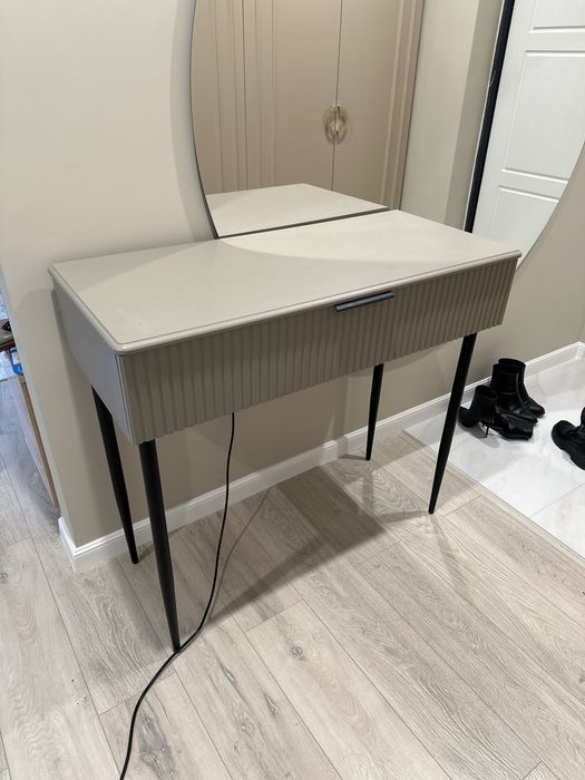 Консоль для прихожей