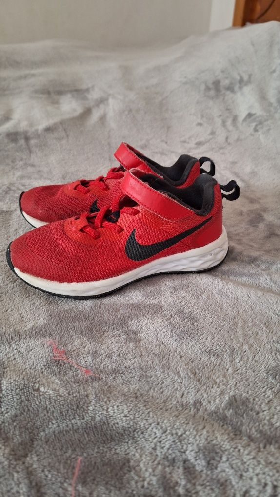 Adidasi nike copii