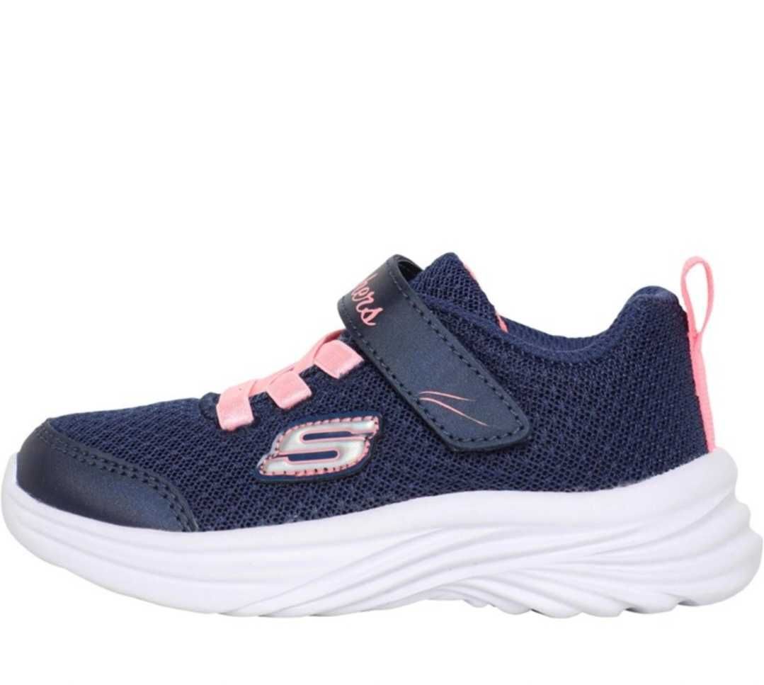 Маратонки Skechers за подрастващи. Чисто нови с кутии,от Англия