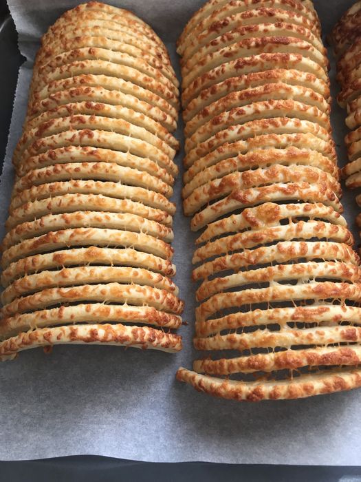 Saratele de casa cordeluta(cascaval,telemea,chimen,nuca)