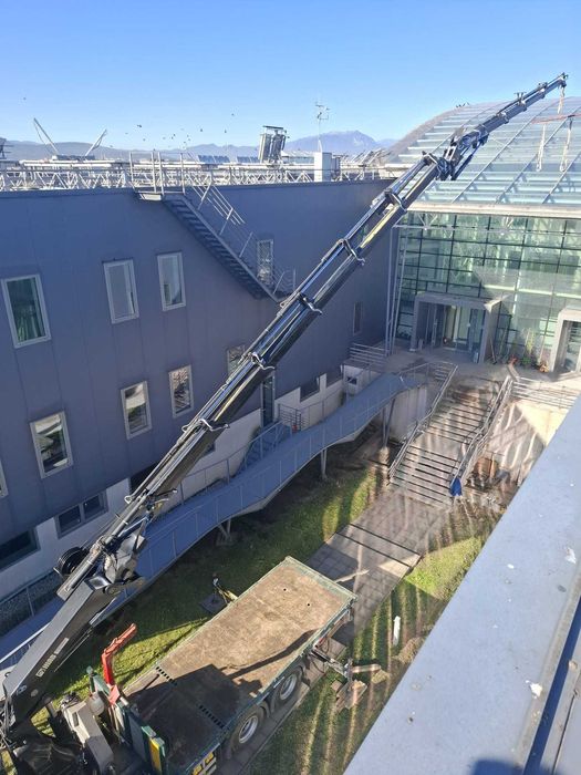 Camion cu Macara, transport utilaje, relocari utilaje industriale