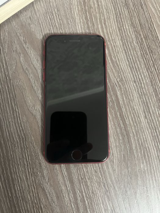 Продаю iPhone SE