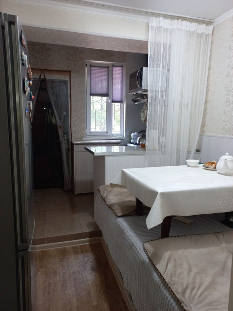 Продается своя 1/1/4 квартира (галерейка) на массив куйлюк 3