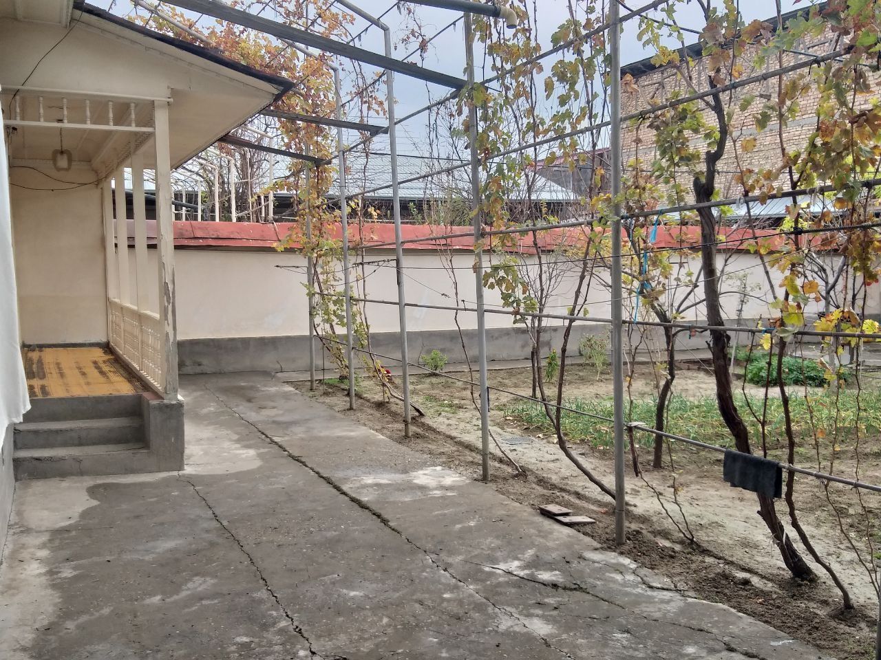 Uchtepa rayoni Eshonxoja toshkenli 3 tor kocha orizor bozorga 300 metr