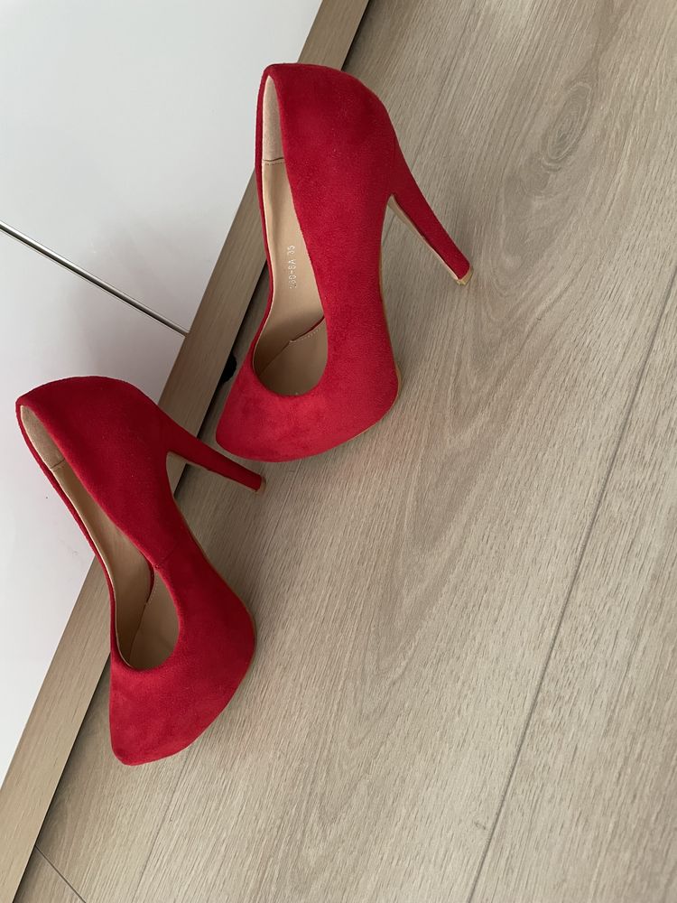 Pantofi rosii nr 35