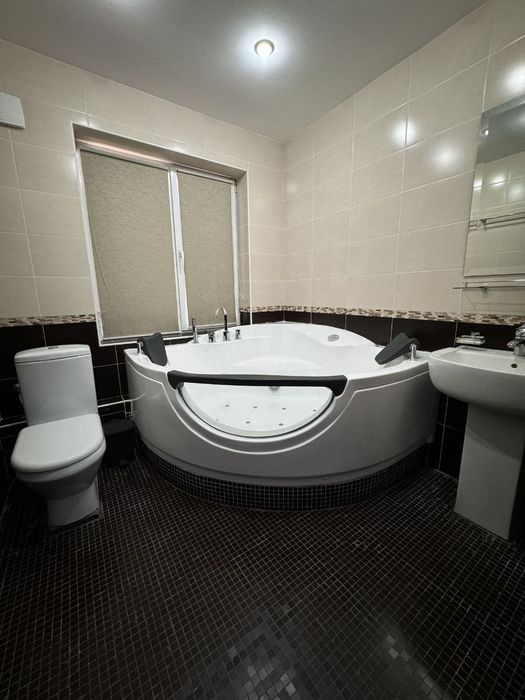 3-комнатная (90 м²), ул. С. Азимова (ориентир - ЖК "Infinity")..