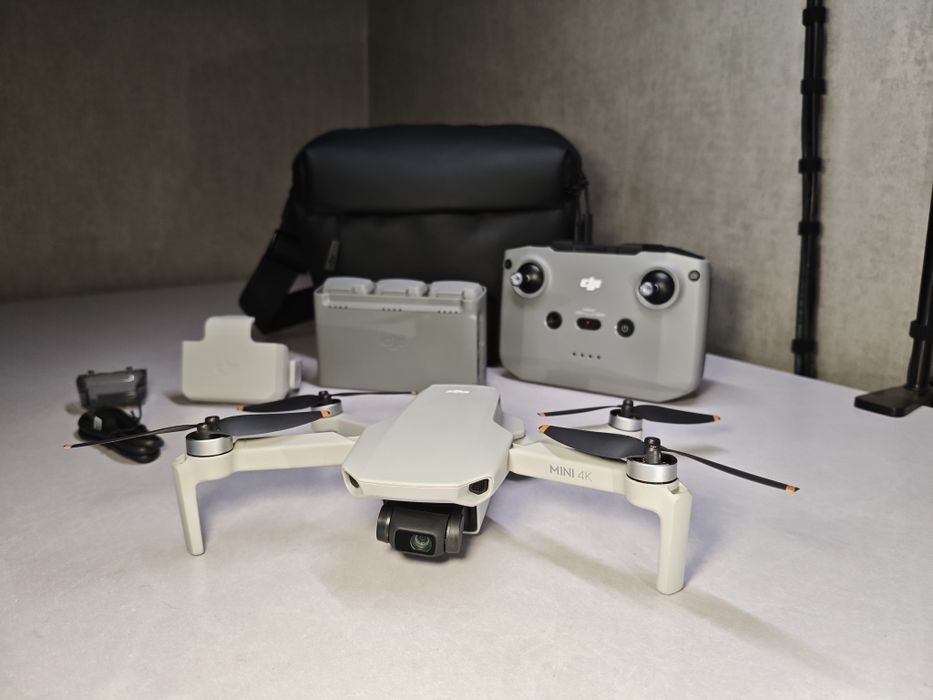 Дрон dji Mini 4k fly more combo плюс карта памет 128GB