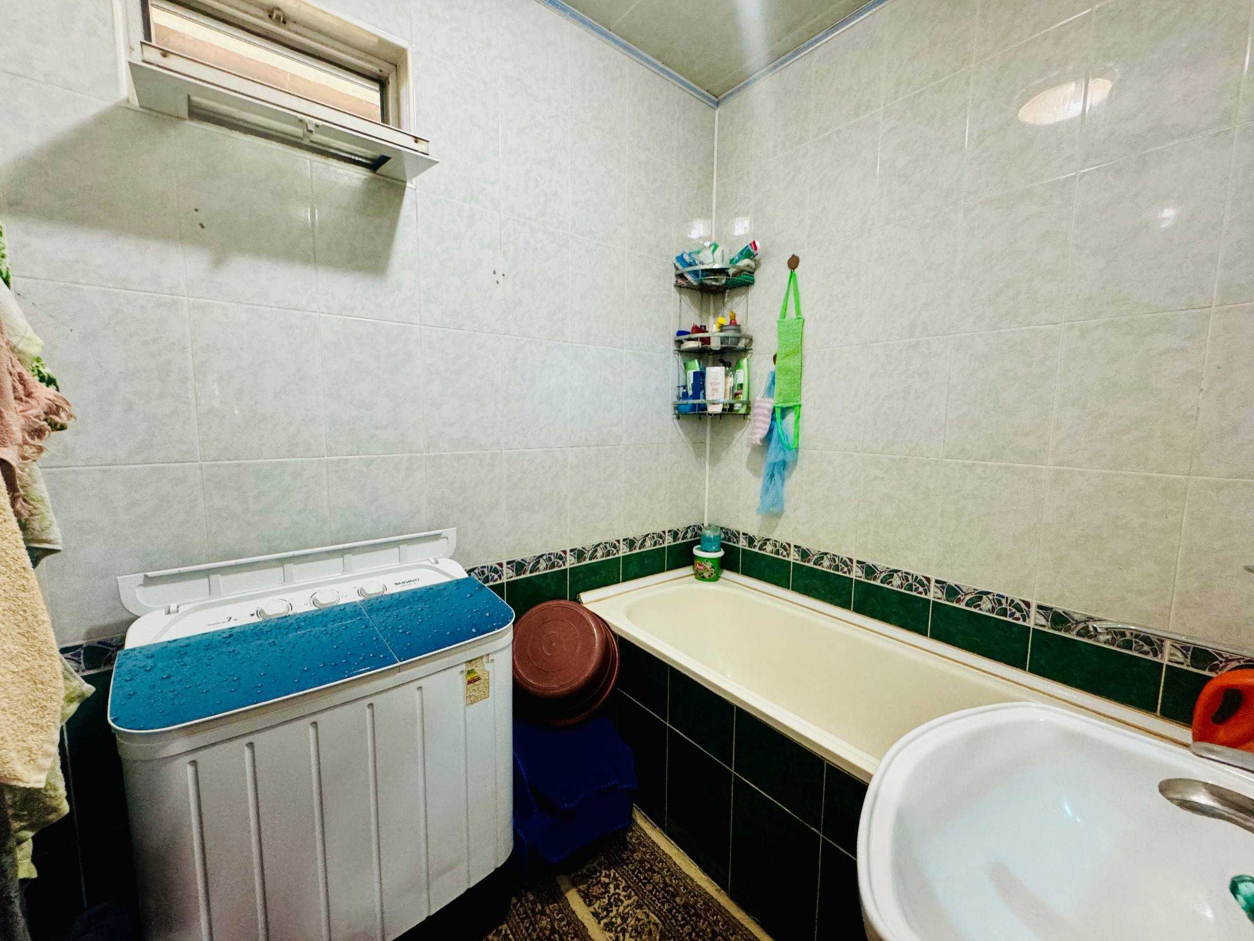 Buxoroda kvartira sotiladi 4 xonali 100m2 1-qavat.