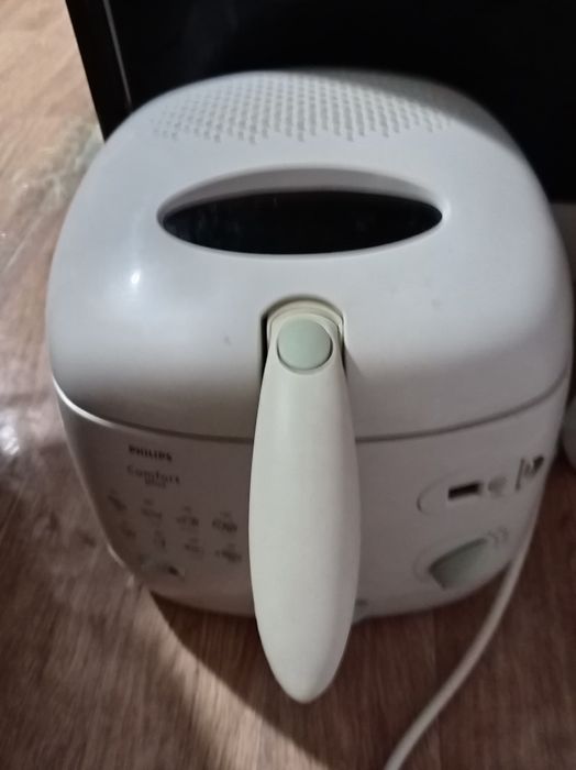 Продам фритюрницу Philips в идеальном состоянии. Цена 10 000.Самовывоз