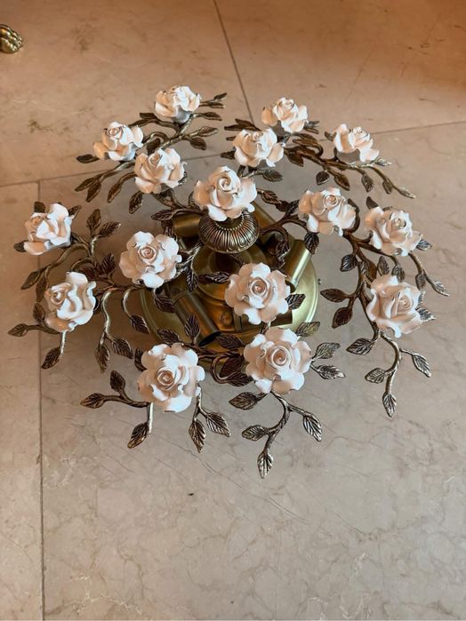 Plafoniera din bronz cu decor portelan/ cristal