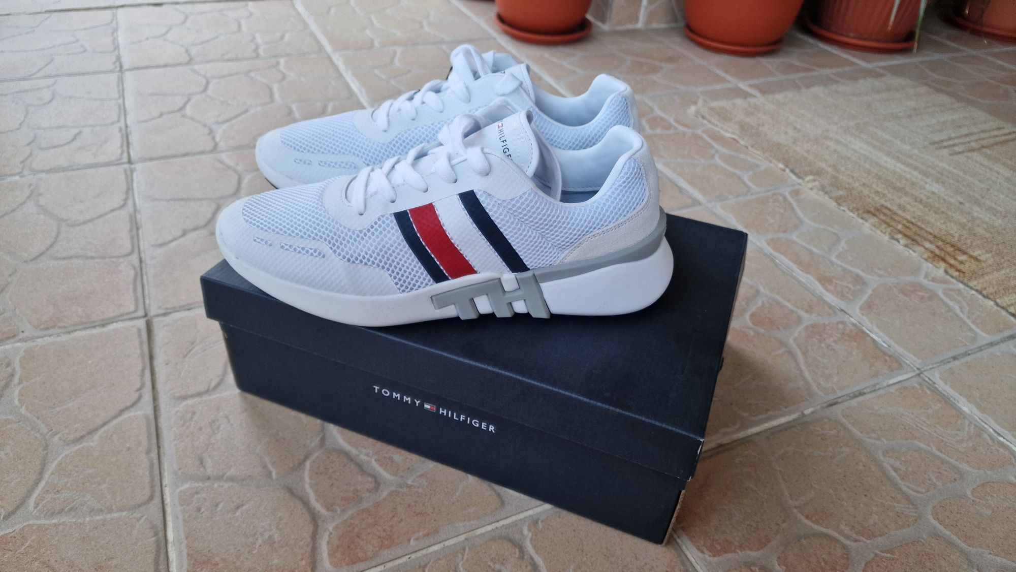 Adidasi Tommy Hilfiger ORIGINALI_nr 42_NOI cu Eticheta_Made in Vietnam