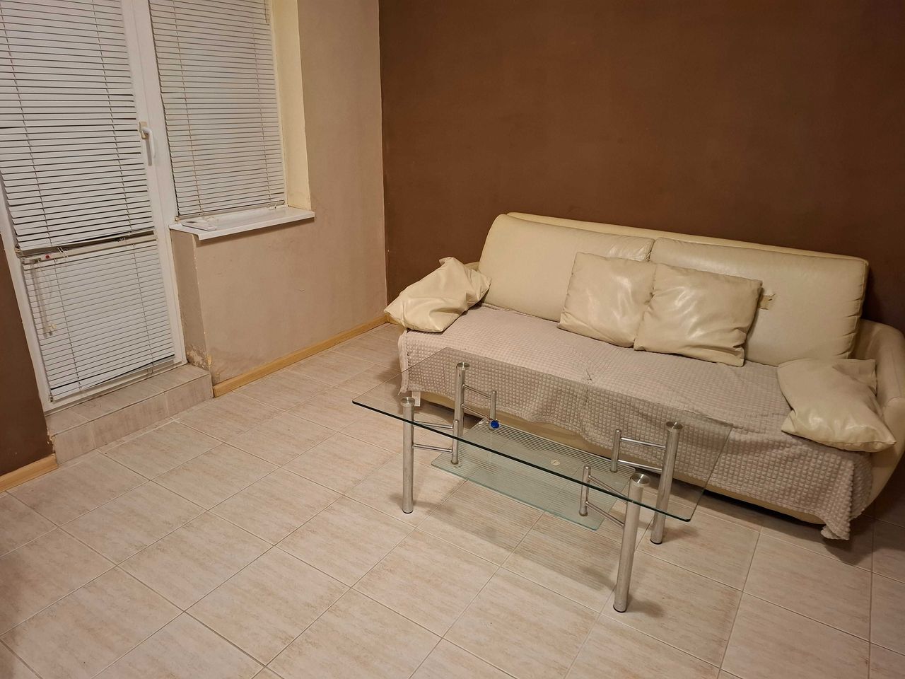 Дава се под наем Двустаен апартамент в Варна, Аспарухово - 55 кв.м за 295.8 € - Снимка #2