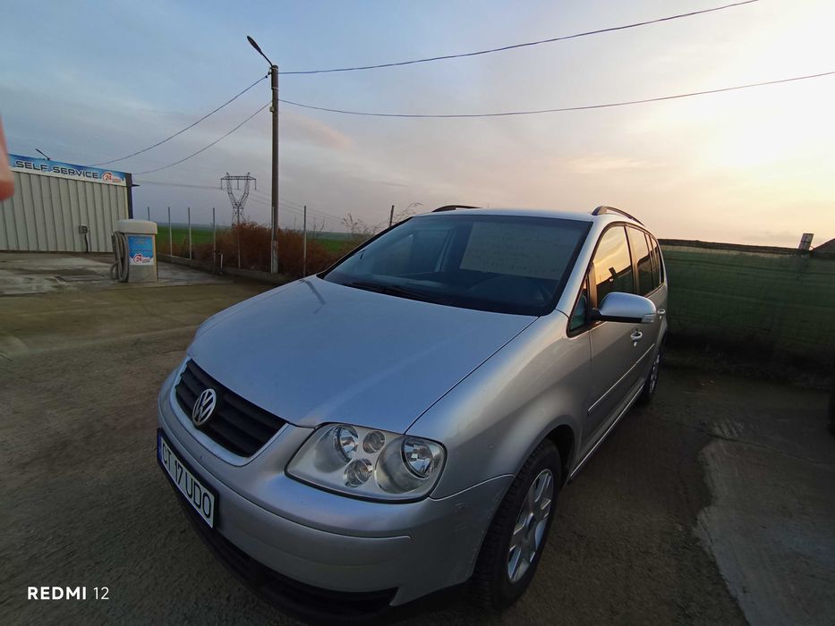 Vând Volkswagen Touran