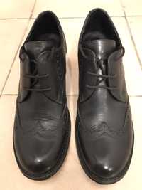 Различни модели обувки Бата