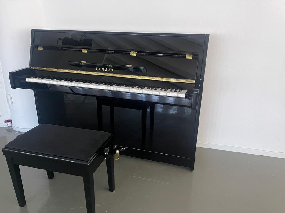 Pian Yamaha B1 PE
