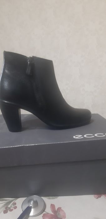 Продам батильоны,кожа натуральная,фирма ecco