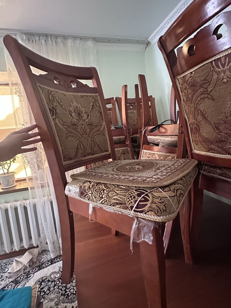 Продается стол со стульями