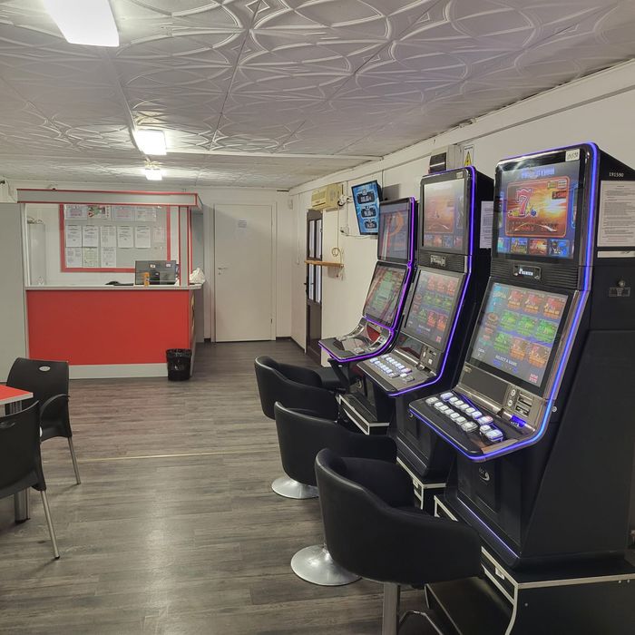 Spatiu comercial + casa