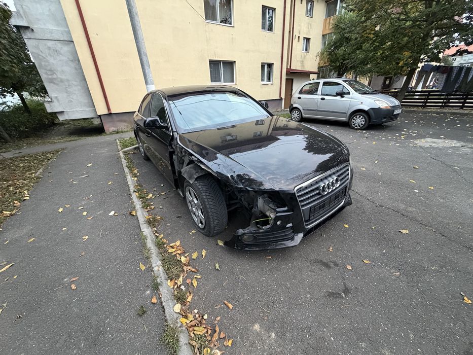 Audi a4 b8 2.0 143 cp an 2009 Avariat