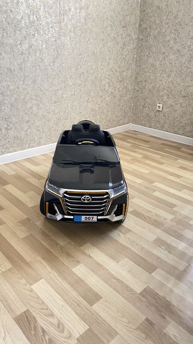 Новый детский электронный машинку продаю! Срочно!