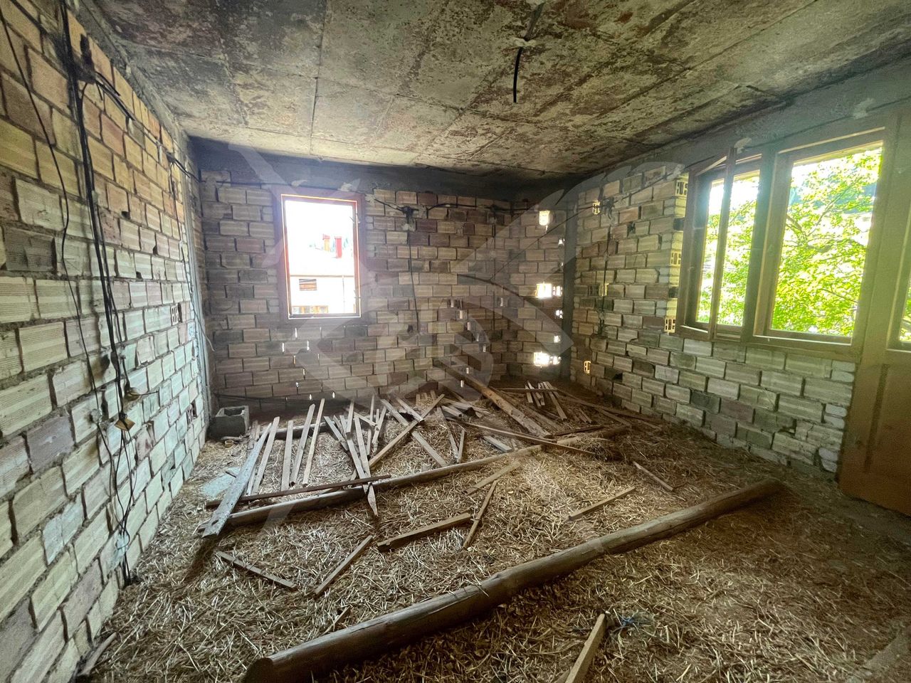 Продава се Къща в Чепеларе - 470 кв.м за 160 €/кв.м - Снимка #7