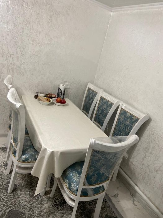 Стол с 6 стульями