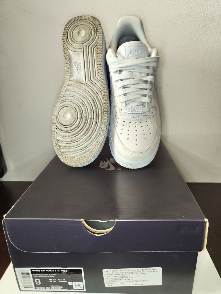 Обувки Nike и стоножки Adidas