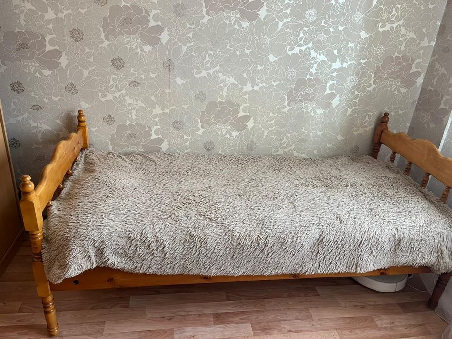 Продам деревянную кровать