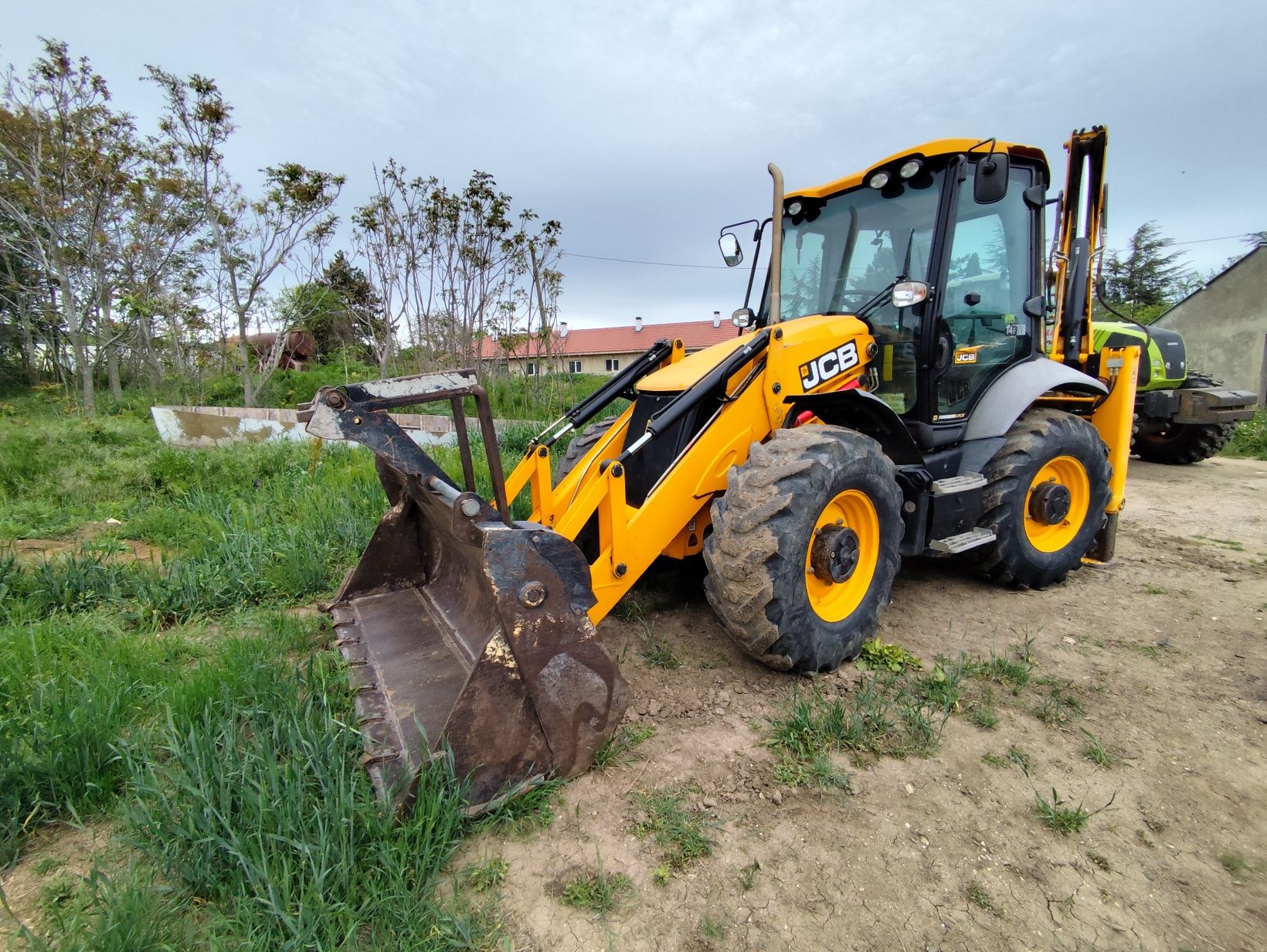 Багер JCB 3CX 2017г + чук и 2 задни кофи