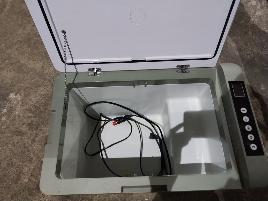 Холодиник 12,24 вольт