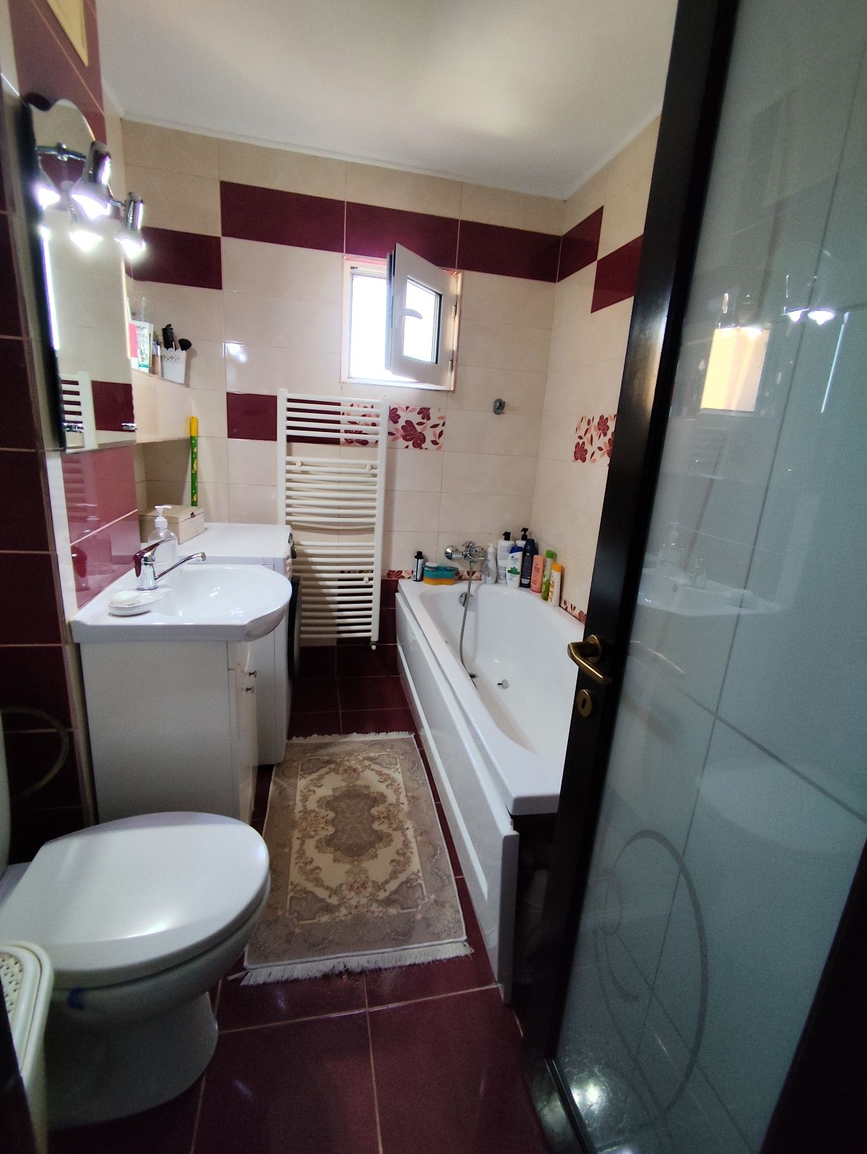 Apartament de vânzare cu 3 camere decomandat