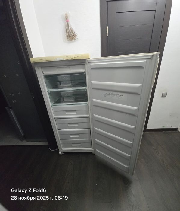 Продаю морозильник в идеальном состоянии, с заводским фрионом, почти к