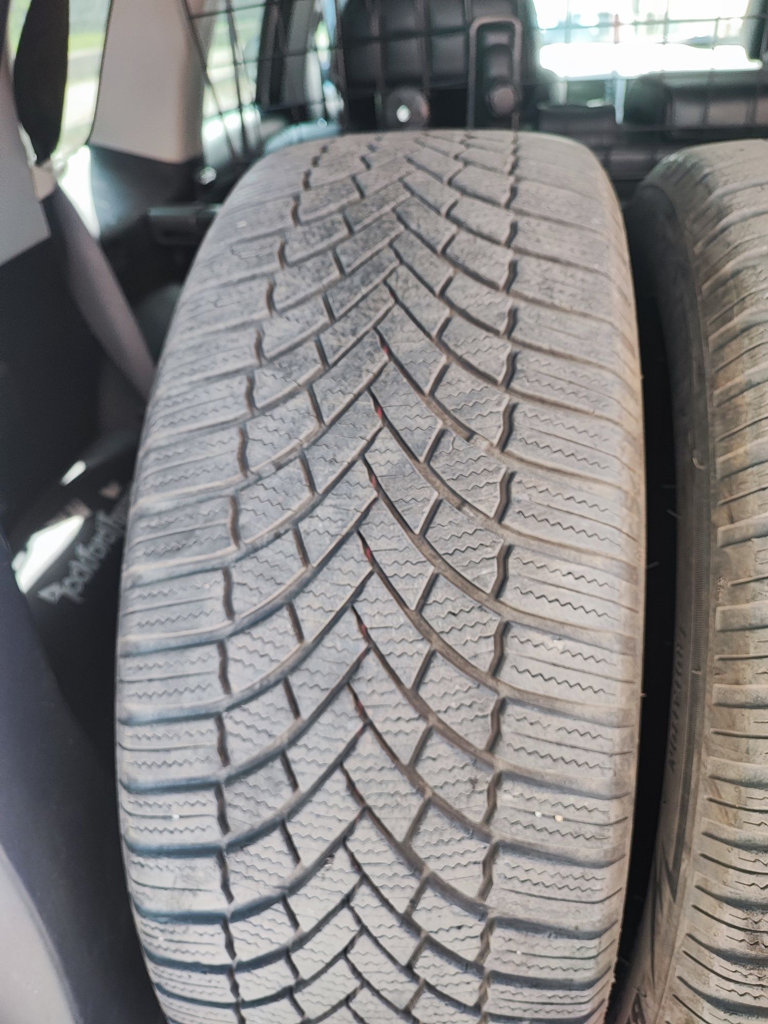 Гуми Bridgestone 225.55.18