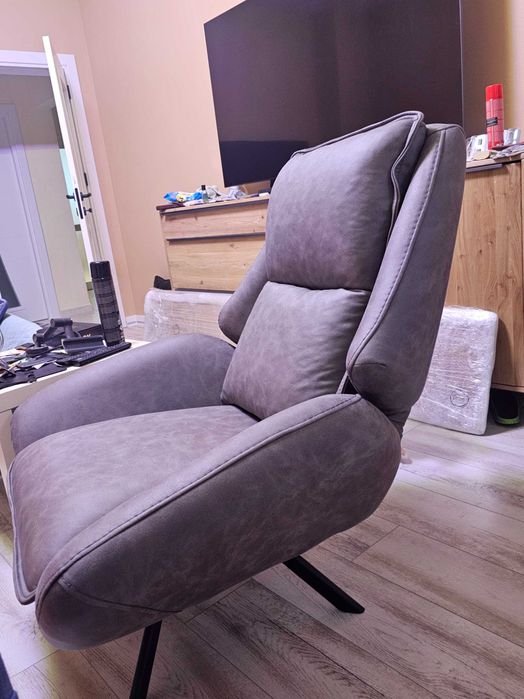 Предлагам на вашето внимание Чисто нова холова гарнитура