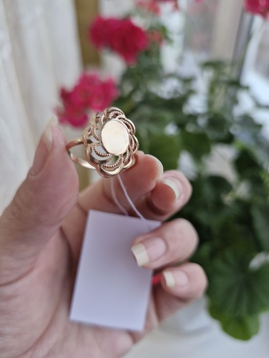 Продам золотое кольцо 18.5 Размер