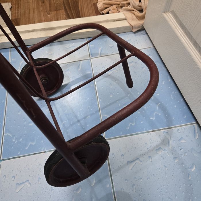 Тележка хозяйственная, прочная.