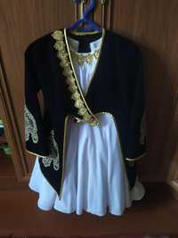 Национальный, узбекский костюм для танцев.