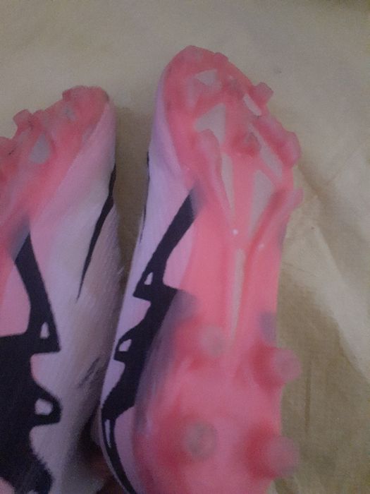 Nike tezaz Holati yaxshi 40-41 Razmir Navoiy viloyati tel qiling yaxsh