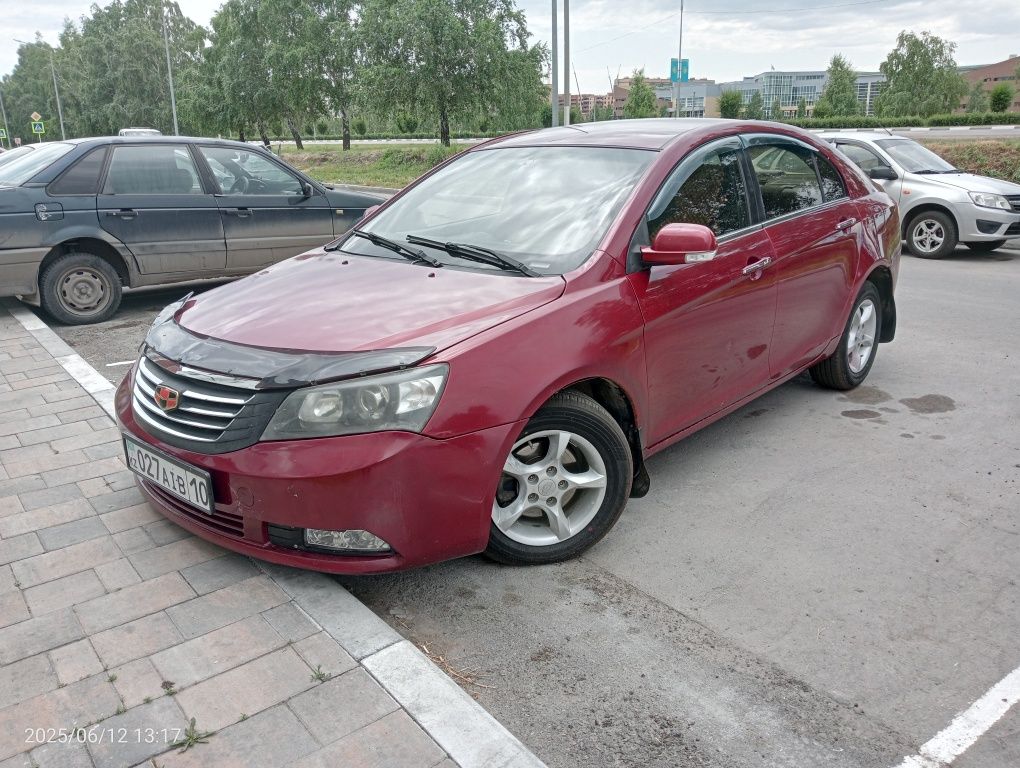 Geely Emgrand EC7 
ДВС и АКПП автомат в отличном состоянии.
Ход