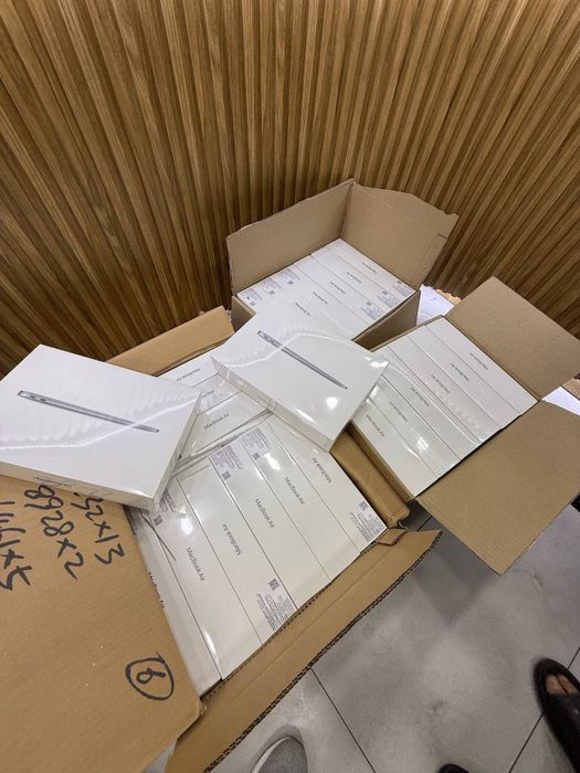 Yangi Macbook M1 Air 595$