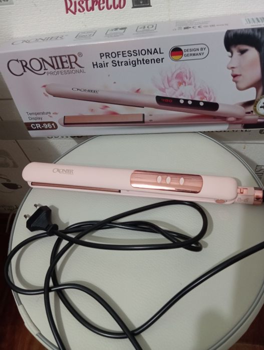 Утюжок для волос.