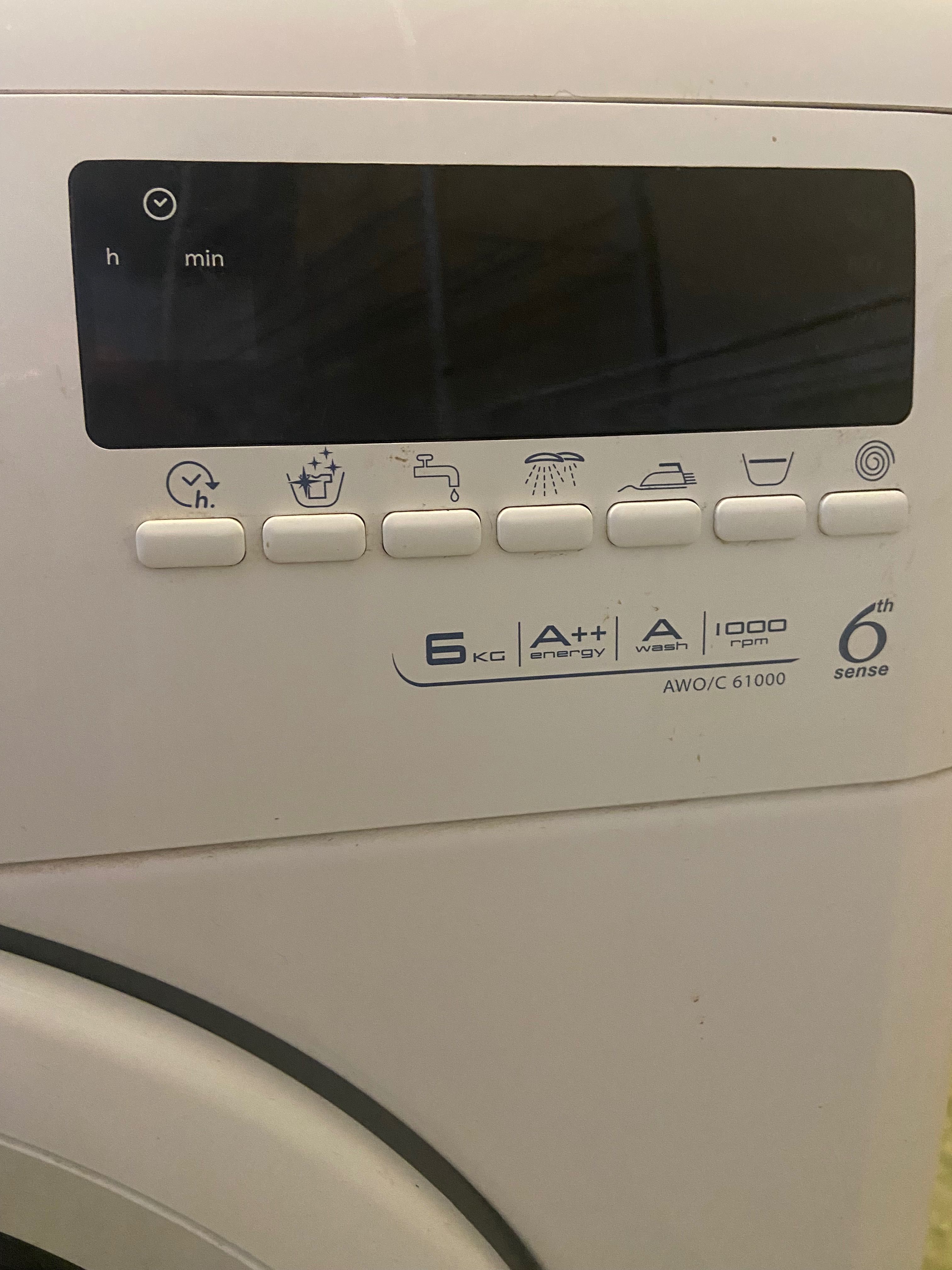 Продавам пералня Whirlpool