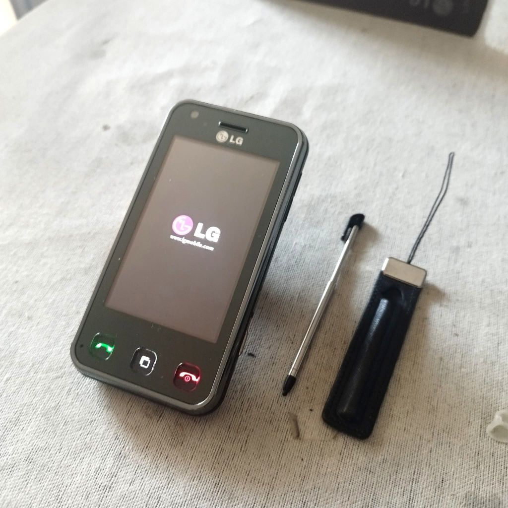 LG KC910 Renoir Full box ( decodat, impecabil)