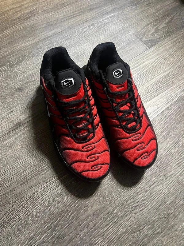 Nike Air Tn 42//43//44 noi/new