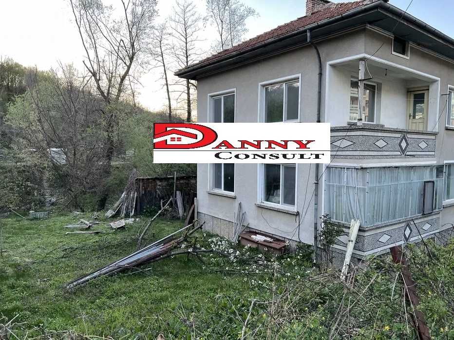 Двуетажна /монолитна/ къща за продажба в гр. Трявна