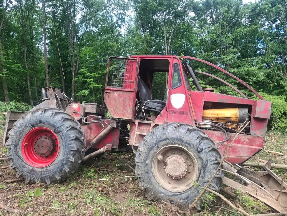 Vând sau schimb taf cu tractor forestier